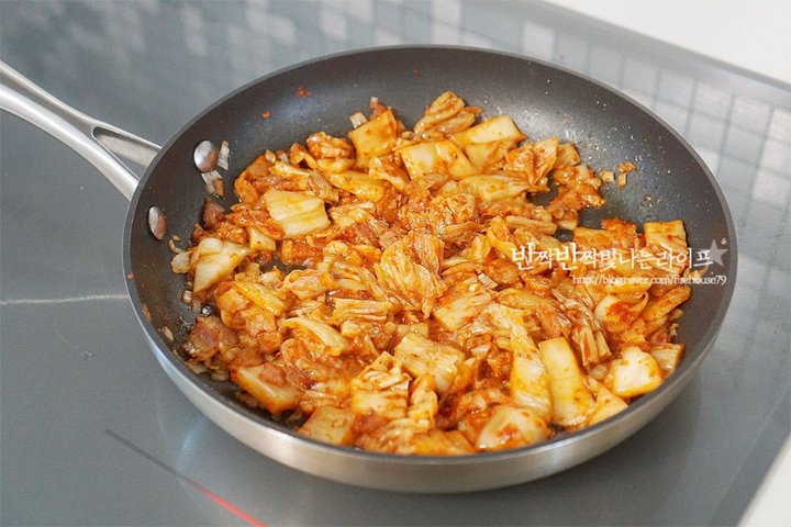 백종원의 감칠맛 있는 김치볶음밥 레시피 2인분 25분 완성 평점 5.0점(47) 레시피 이미지 - 8