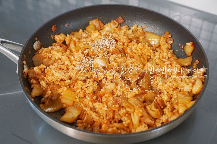 백종원의 감칠맛 있는 김치볶음밥 레시피 2인분 25분 완성 평점 5.0점(47) 레시피 이미지 - 10