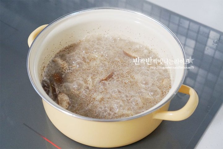 백종원의 구수한 들깨칼국수 레시피 2인분 25분 완성 평점 4.9점(81) 레시피 이미지 - 8