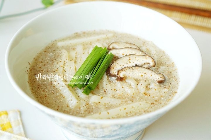백종원의 구수한 들깨칼국수 레시피 2인분 25분 완성 평점 4.9점(81) 레시피 이미지 - 9