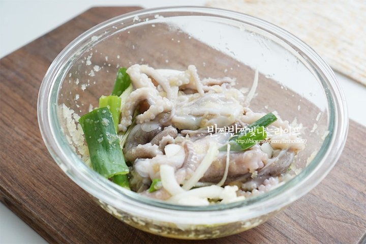 백종원의 야들야들 맛있게 매콤한 쭈꾸미삼겹살볶음 레시피 3인분 35분 완성 평점 4.9점(20) 레시피 이미지 - 6