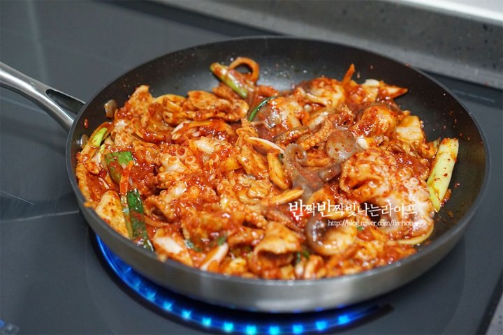 백종원의 야들야들 맛있게 매콤한 쭈꾸미삼겹살볶음 레시피 3인분 35분 완성 평점 4.9점(20) 레시피 이미지 - 9