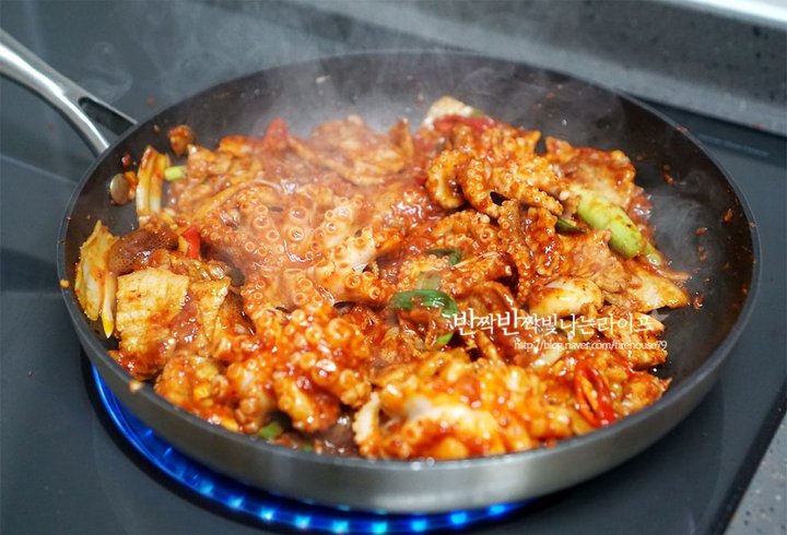 백종원의 야들야들 맛있게 매콤한 쭈꾸미삼겹살볶음 레시피 3인분 35분 완성 평점 4.9점(20) 레시피 이미지 - 10