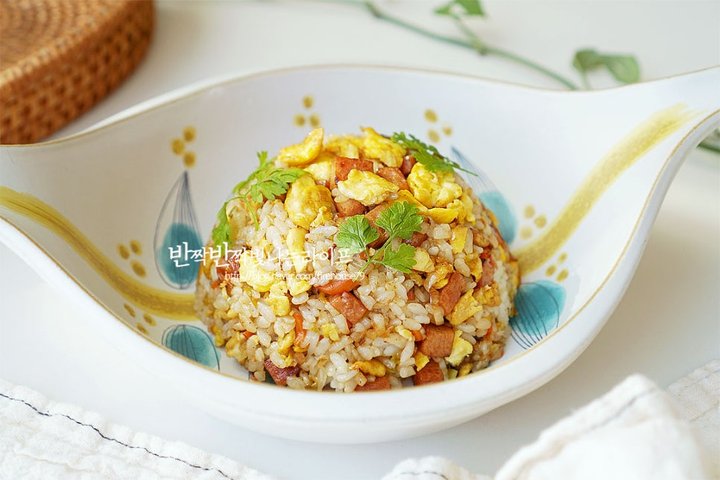 짭조름한 백종원 계란볶음밥 스팸계란볶음밥 레시피 1인분 20분 완성 평점 4.7점(35) 레시피 이미지 - 10