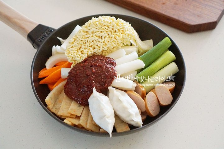 매콤달콤 백종원 즉석떡볶이 황금 레시피 4인분 40분 완성 평점 4.9점(71) 레시피 이미지 - 9