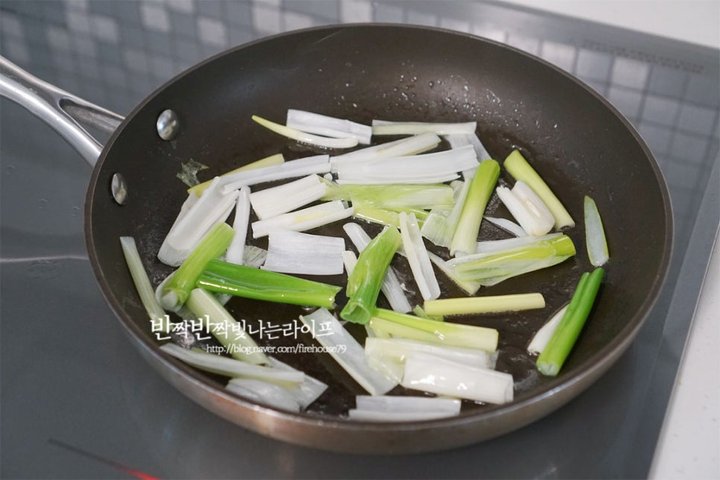 매콤달콤 백종원 김치두루치기 돼지고기 두루치기 레시피 2인분 20분 완성 평점 5.0점(82) 레시피 이미지 - 6