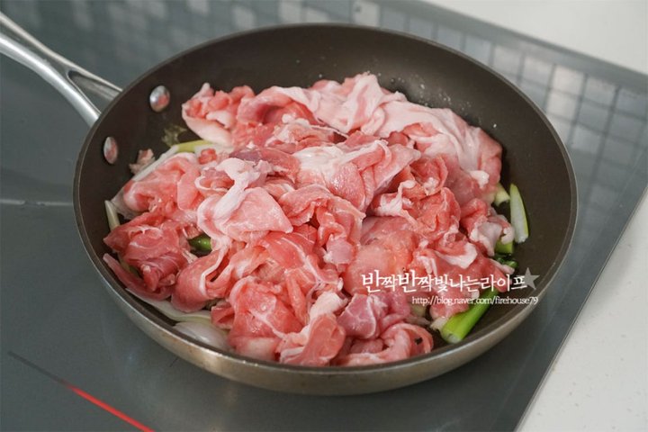 매콤달콤 백종원 김치두루치기 돼지고기 두루치기 레시피 2인분 20분 완성 평점 5.0점(82) 레시피 이미지 - 7