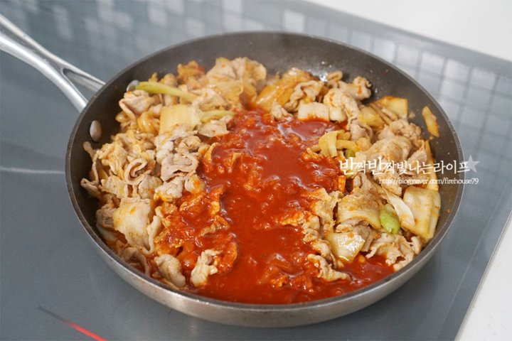 매콤달콤 백종원 김치두루치기 돼지고기 두루치기 레시피 2인분 20분 완성 평점 5.0점(82) 레시피 이미지 - 10