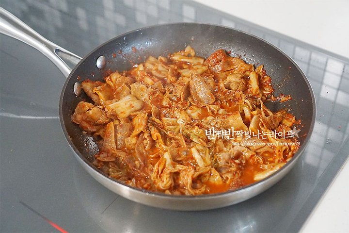 매콤한 백종원 돼지고기 두부김치 볶음김치 두부김치볶음 레시피 2인분 30분 완성 평점 5.0점(56) 레시피 이미지 - 8