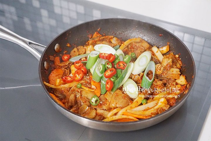매콤한 백종원 돼지고기 두부김치 볶음김치 두부김치볶음 레시피 2인분 30분 완성 평점 5.0점(56) 레시피 이미지 - 9