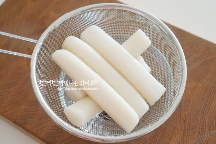 쫄깃한 백종원 떡볶이 가래떡 떡볶이 레시피 1인분 20분 완성 평점 4.9점(26) 레시피 이미지 - 3