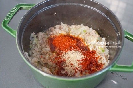 칼칼한 백종원 돼지고기 순두부찌개 레시피 2인분 40분 완성 평점 5.0점(31) 레시피 이미지 - 8