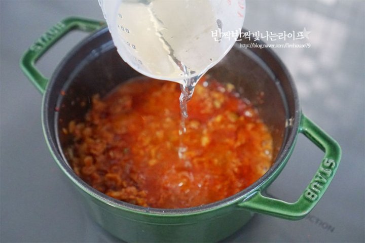 칼칼한 백종원 돼지고기 순두부찌개 레시피 2인분 40분 완성 평점 5.0점(31) 레시피 이미지 - 10
