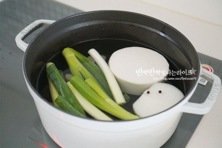 부드러운 양지 소고기 수육 레시피 4인분 2시간 완성 평점 4.9점(85) 레시피 이미지 - 4