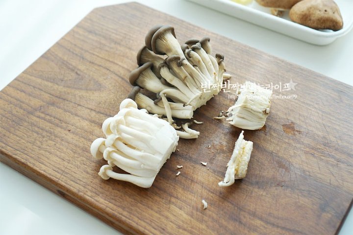 깔끔 담백한 소고기 샤브샤브 황금 레시피 4인분 50분 완성 평점 4.8점(44) 레시피 이미지 - 5