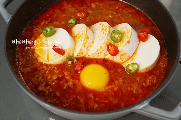 매콤칼칼한 백종원 차돌박이 순두부찌개 레시피 2인분 40분 완성 평점 4.7점(75) 레시피 이미지 - 12