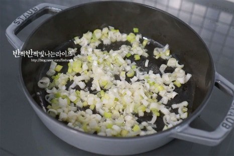 매콤칼칼한 백종원 차돌박이 순두부찌개 레시피 2인분 40분 완성 평점 4.7점(75) 레시피 이미지 - 5