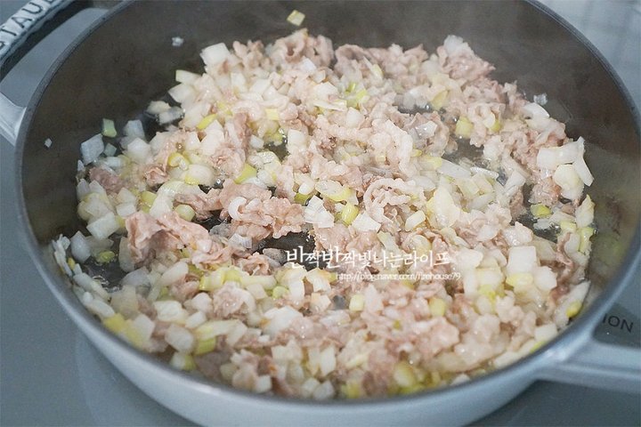 매콤칼칼한 백종원 차돌박이 순두부찌개 레시피 2인분 40분 완성 평점 4.7점(75) 레시피 이미지 - 6