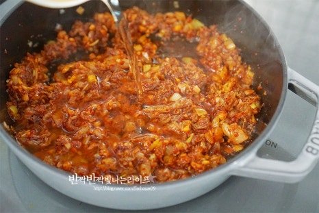 매콤칼칼한 백종원 차돌박이 순두부찌개 레시피 2인분 40분 완성 평점 4.7점(75) 레시피 이미지 - 10