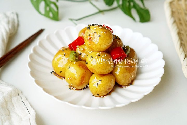 한입에 쏙 들어가는 알감자조림 레시피 2인분 35분 완성 평점 4.8점(90) 레시피 이미지 - 12