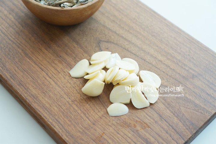 칼슘 가득 영양 반찬인 고추장멸치볶음 레시피 3인분 25분 완성 평점 5.0점(31) 레시피 이미지 - 3