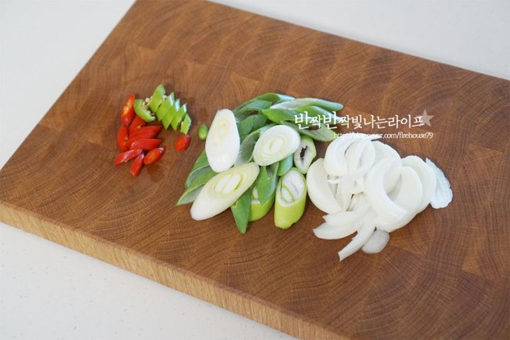 칼칼한 백종원 꽁치통조림김치찌개 꽁치 김치찌개 레시피 2인분 30분 완성 평점 4.7점(91) 레시피 이미지 - 4