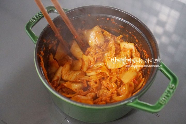 칼칼한 백종원 꽁치통조림김치찌개 꽁치 김치찌개 레시피 2인분 30분 완성 평점 4.7점(91) 레시피 이미지 - 6