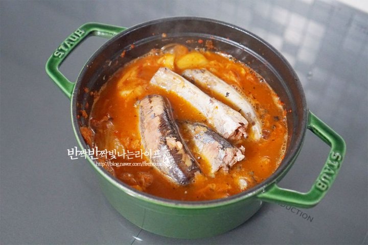 칼칼한 백종원 꽁치통조림김치찌개 꽁치 김치찌개 레시피 2인분 30분 완성 평점 4.7점(91) 레시피 이미지 - 7