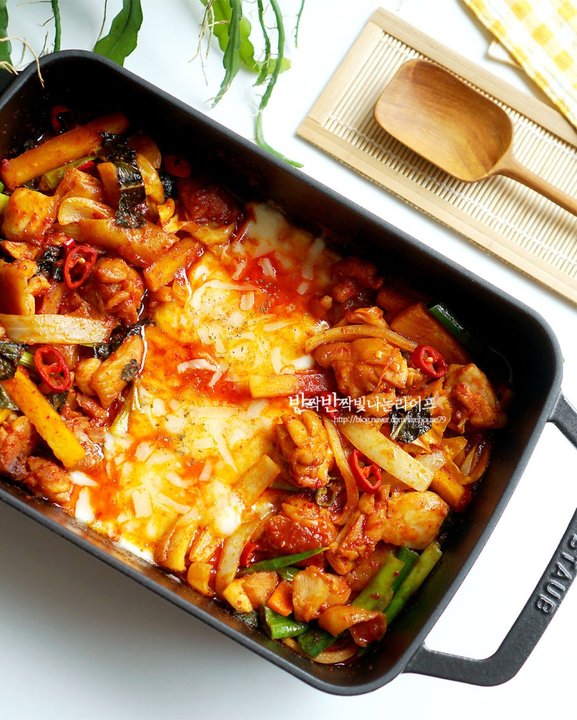 매콤한 치즈 닭갈비 레시피 3인분 50분 완성 평점 4.8점(22) 레시피 이미지 - 1