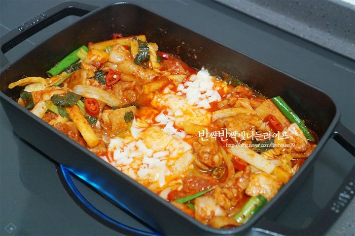 매콤한 치즈 닭갈비 레시피 3인분 50분 완성 평점 4.8점(22) 레시피 이미지 - 8