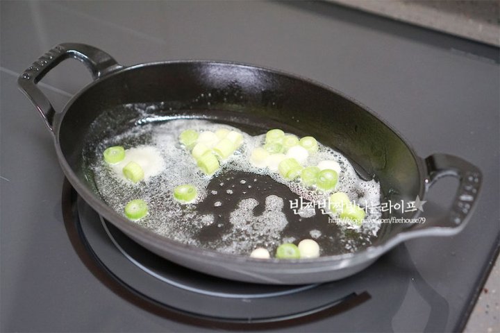 쫄깃하고 감칠맛 있는 문어버터구이 레시피 2인분 20분 완성 평점 5.0점(87) 레시피 이미지 - 4