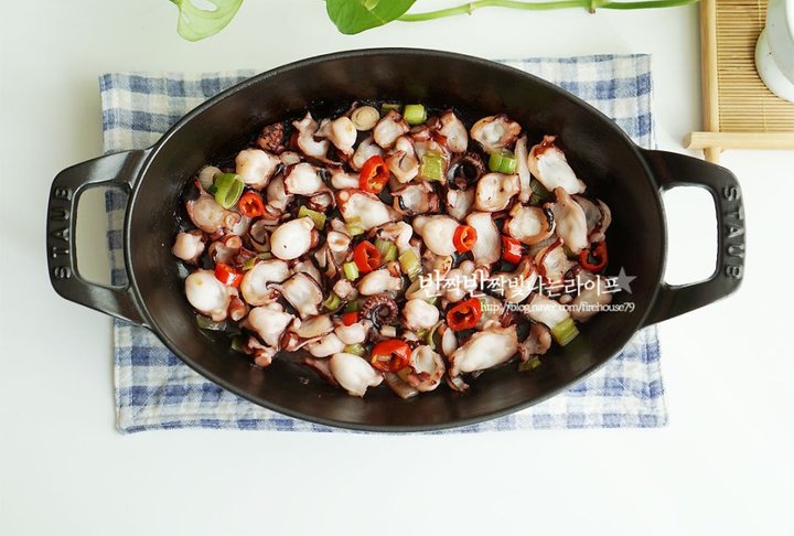 쫄깃하고 감칠맛 있는 문어버터구이 레시피 2인분 20분 완성 평점 5.0점(87) 레시피 이미지 - 7
