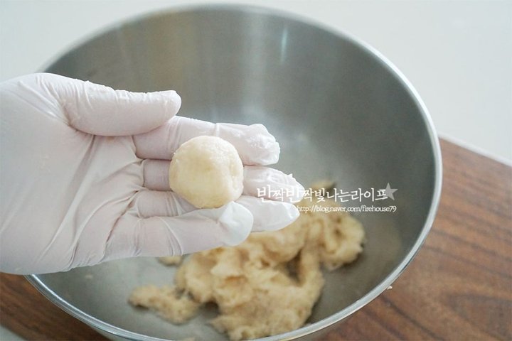 쫀득쫀득하고 구수한 감자옹심이 레시피 2인분 1시간 완성 평점 4.7점(89) 레시피 이미지 - 8