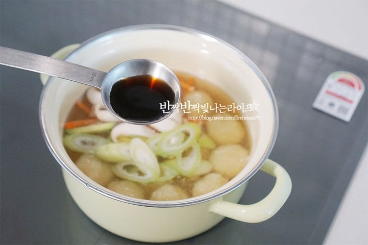 쫀득쫀득하고 구수한 감자옹심이 레시피 2인분 1시간 완성 평점 4.7점(89) 레시피 이미지 - 9