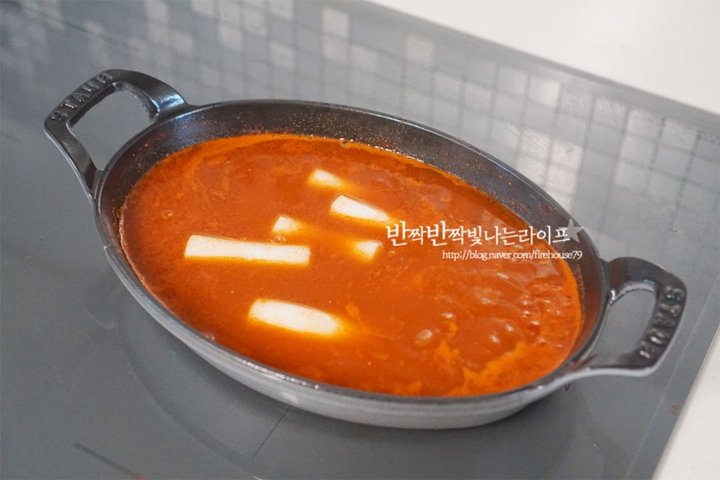 누구나 좋아하는 쫄깃한 국물떡볶이 레시피 2인분 30분 완성 평점 4.9점(43) 레시피 이미지 - 7