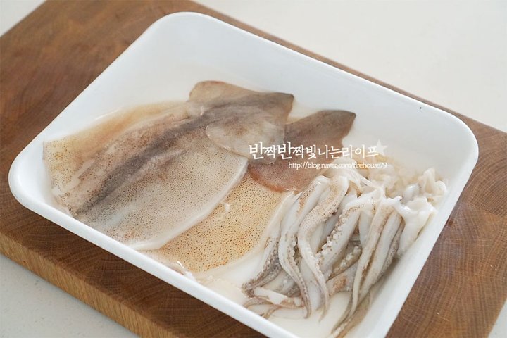 쫄깃하고 새콤달콤한 오징어무침 레시피 2인분 25분 완성 평점 4.8점(83) 레시피 이미지 - 2