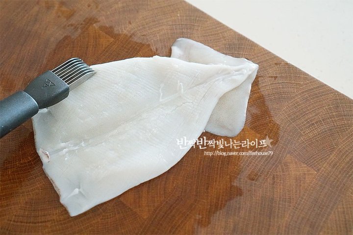 쫄깃하고 새콤달콤한 오징어무침 레시피 2인분 25분 완성 평점 4.8점(83) 레시피 이미지 - 3