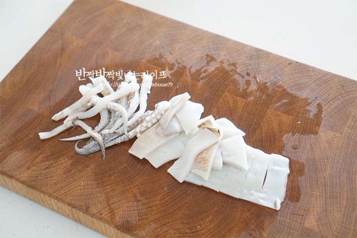 쫄깃하고 새콤달콤한 오징어무침 레시피 2인분 25분 완성 평점 4.8점(83) 레시피 이미지 - 4