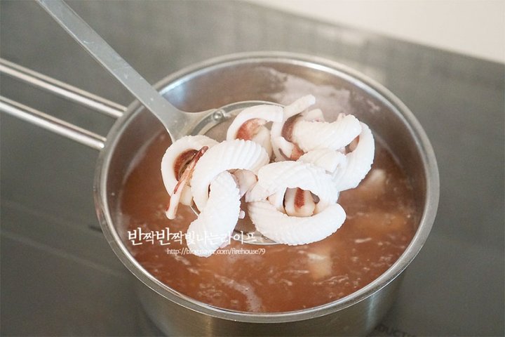 쫄깃하고 새콤달콤한 오징어무침 레시피 2인분 25분 완성 평점 4.8점(83) 레시피 이미지 - 6