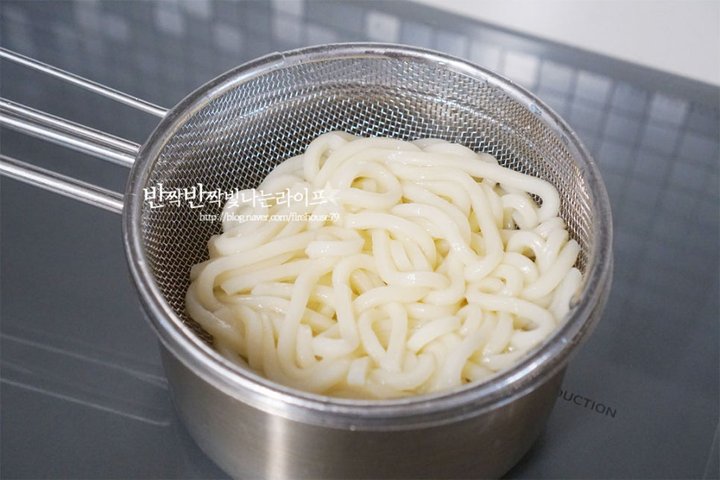 쫄깃쫄깃한 식감의 볶음우동 레시피 1인분 30분 완성 평점 4.8점(68) 레시피 이미지 - 4