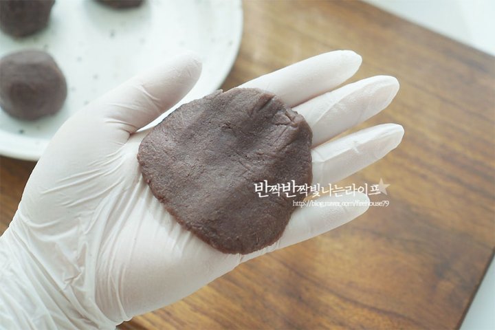 쫄깃하고 달콤한 딸기 모찌 레시피  5인분 40분 완성 평점 4.7점(69) 레시피 이미지 - 3