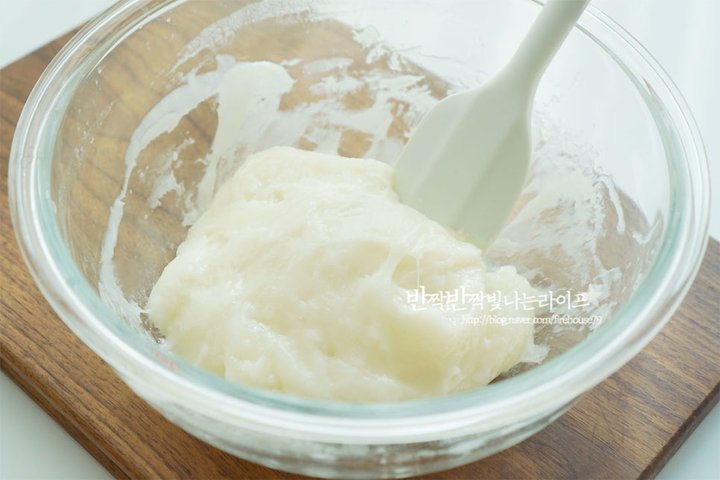 쫄깃하고 달콤한 딸기 모찌 레시피  5인분 40분 완성 평점 4.7점(69) 레시피 이미지 - 7