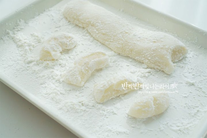 쫄깃하고 달콤한 딸기 모찌 레시피  5인분 40분 완성 평점 4.7점(69) 레시피 이미지 - 8