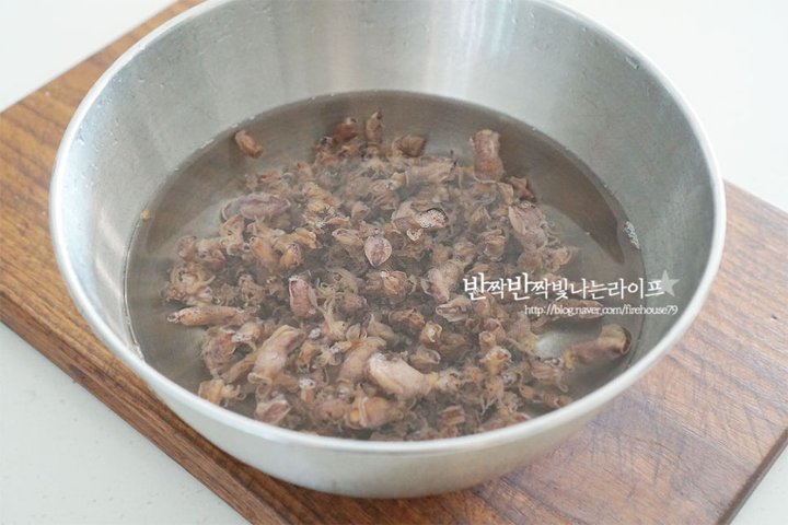 쫄깃한 식감이 일품인 꼴뚜기볶음 레시피 2인분 40분 완성 평점 4.7점(24) 레시피 이미지 - 4