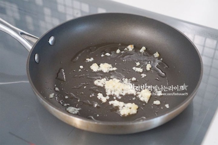 쫄깃한 식감이 일품인 꼴뚜기볶음 레시피 2인분 40분 완성 평점 4.7점(24) 레시피 이미지 - 7