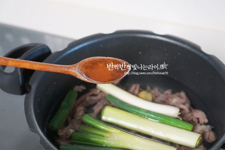 쫀득쫀득 뜨끈한 겨울 보양식 스지탕 레시피 2인분 1시간 35분 완성 평점 4.8점(64) 레시피 이미지 - 4