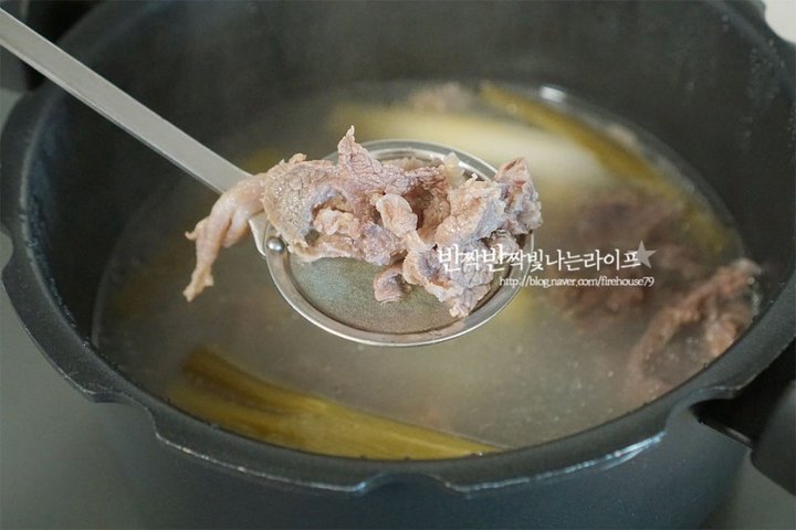 쫀득쫀득 뜨끈한 겨울 보양식 스지탕 레시피 2인분 1시간 35분 완성 평점 4.8점(64) 레시피 이미지 - 6