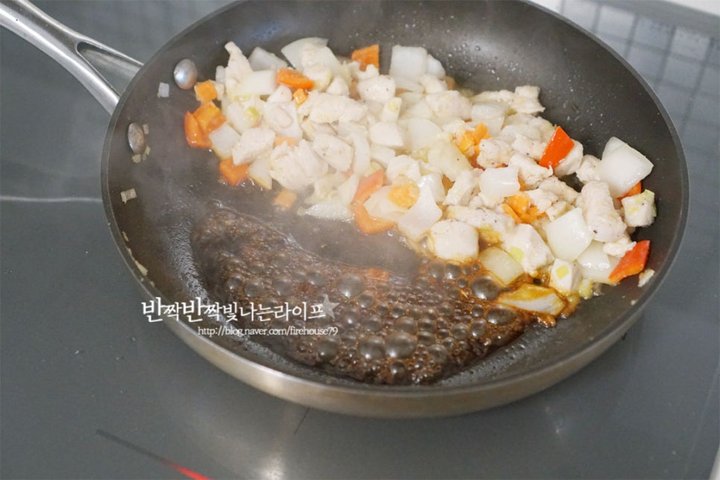 담백한 닭가슴살 볶음밥 레시피 1인분 30분 완성 평점 4.8점(47) 레시피 이미지 - 8