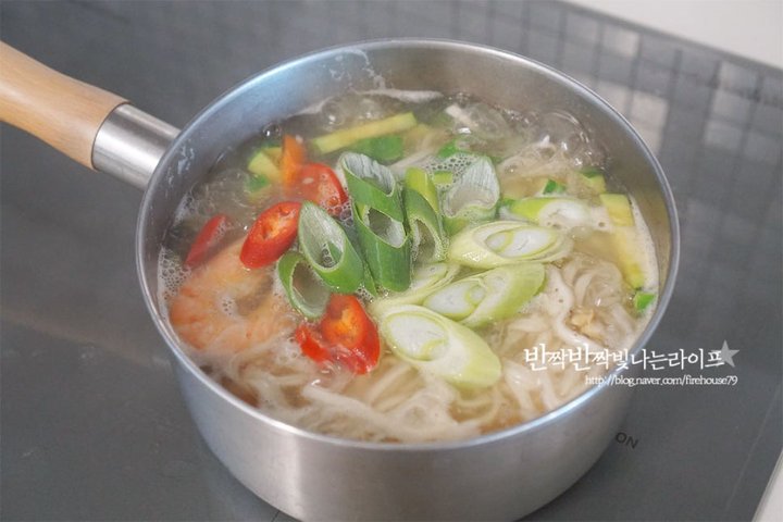 시원하고 든든한 바지락칼국수 레시피 1인분 1시간 15분 완성 평점 5.0점(76) 레시피 이미지 - 11