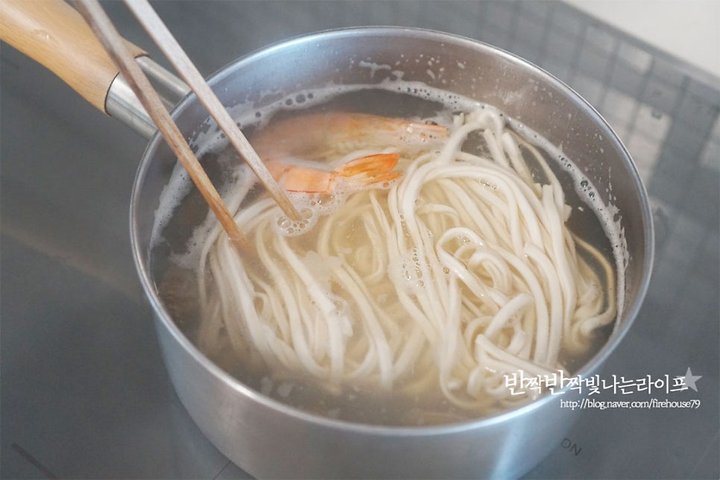 시원하고 든든한 바지락칼국수 레시피 1인분 1시간 15분 완성 평점 5.0점(76) 레시피 이미지 - 8